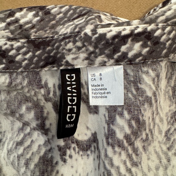 H&M Snakeskin Print Blouse - Size 8 - Picture 5 of 8
